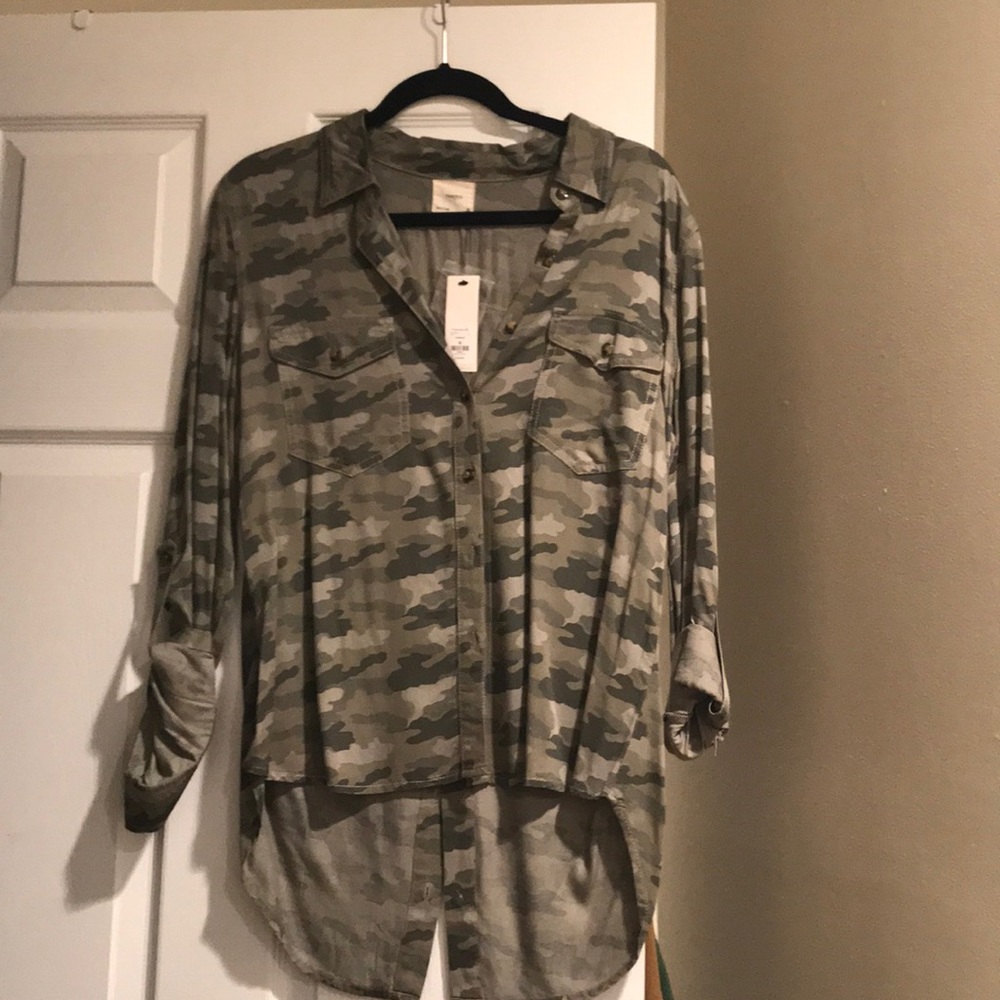 Cute camo flannel/button down